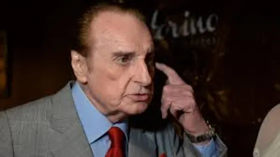 Aseguran que encontraron a Santiago Bal teniendo relaciones en un baño 