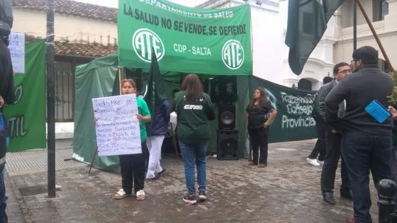 Profesionales de la Salud amenazan con acampar masivamente en Plaza 9 de Julio