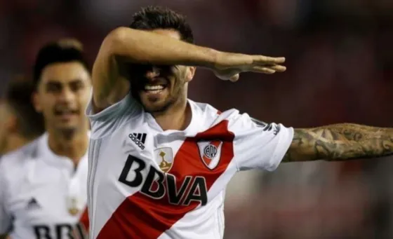 Hinchas de River ruegan por la recuperación de Scocco