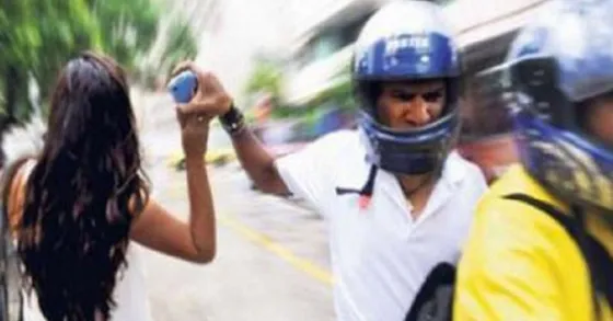 Robó un celular y lo chocó un colectivo