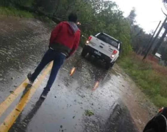 Por el temporal, cortaron el tránsito entre La Merced y El Carril