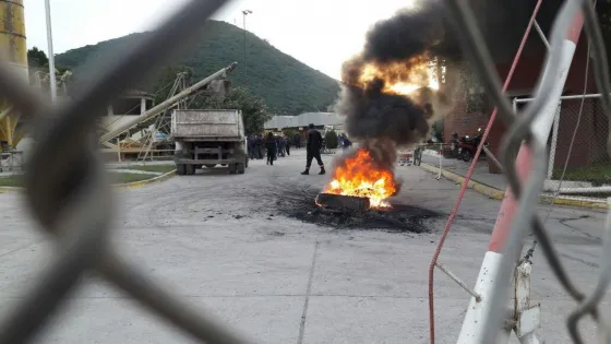 Empleados de la Planta Hormigonera denuncian malos tratos y piden la renuncia del presidente. FOTO FM PROFESIONAL