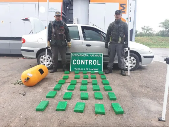 Llevaba más de 30 kilos de cocaína en un tubo de GNC