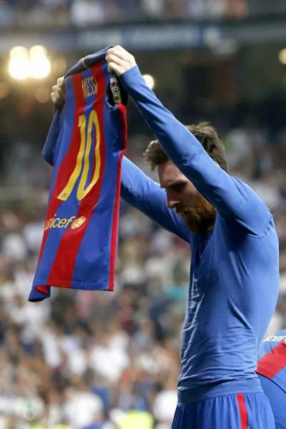 Los mejores 'memes' de la celebración de Messi con su camiseta en el Bernabéu