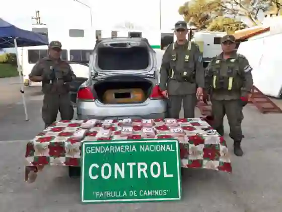 Cuatro personas fueron detenidas por transportar 23 kilos de cocaína
