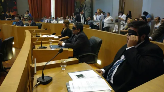 En Tucumán, Concejales sesionaron con los ojos vendados