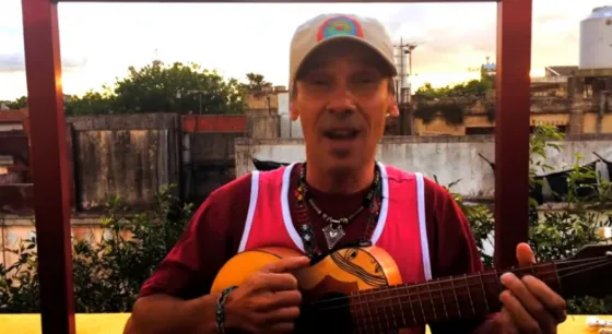 Manu Chao y una canción sobre la superfinal Boca - River. VIDEO