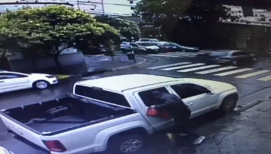 Robo en el microcentro de Salta a plena luz del día. VIDEO