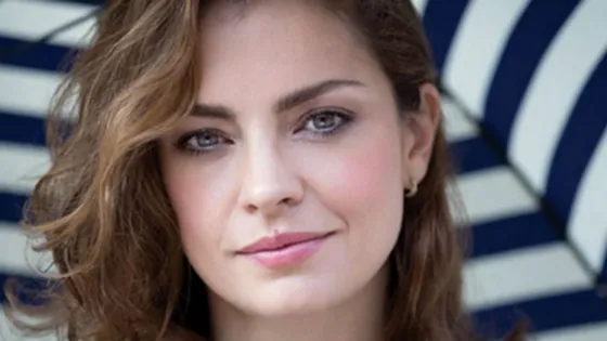 Dolores Fonzi se mostró indignada con la salida del país de Darthes