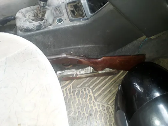 Amenazaron con una escopeta a un hombre y fueron detenidos