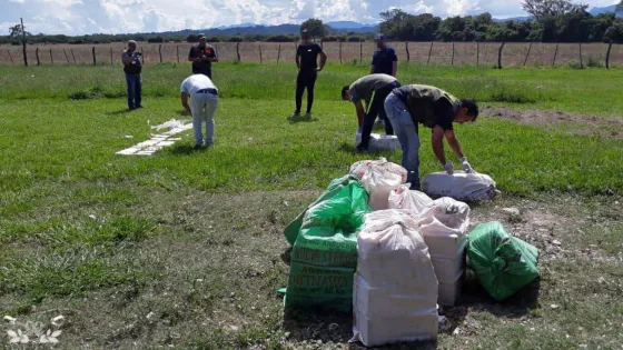 Intentaron ingresar drogas en un vuelo clandestino y fueron detenidos