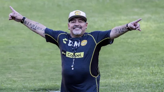 Gustavo Alfaro invitó a Maradona a la práctica de Boca