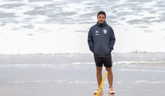 River y una práctica playera