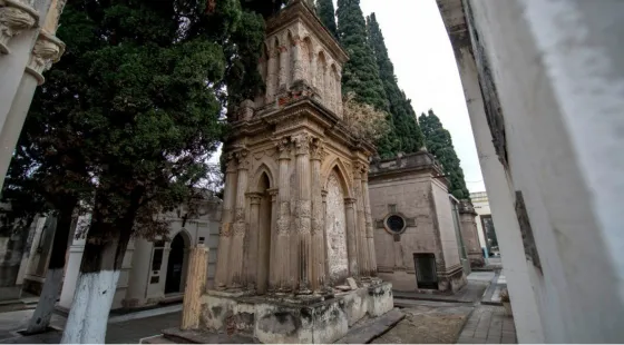 Intentó prender fuego a su pareja en el cementerio