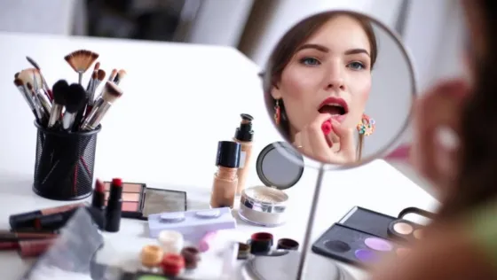 Dictarán clases de automaquillaje en la Escuela de Artes y Oficios