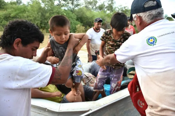 Monte Carmelo: Continúa la evacuación de familias por aire y agua