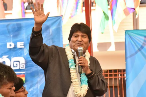 VIDEO: Evo Morales hizo mil abdominales frente a periodistas