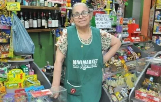  “No se acepta dinero de las tetas”, el llamativo cartel que se volvió viral