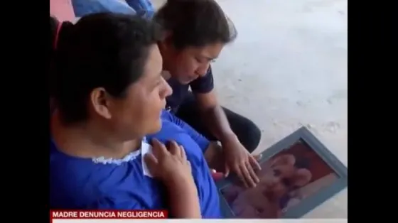 Una bebé murió en los brazos de su madre por falta de atención médica