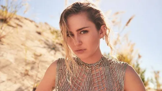 Miley Cyrus y un sensual desnudo. Mirá