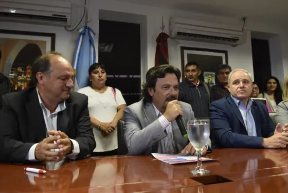 Sáenz presentó el nuevo sistema de habilitaciones comerciales para pequeños comerciantes