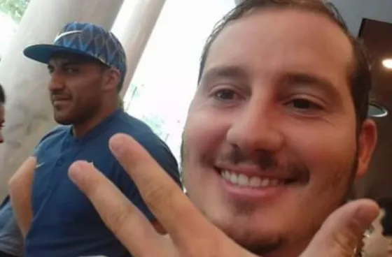 ¡Insólito! Por una cargada, Wanchope le pegó a un hincha de River. VIDEO