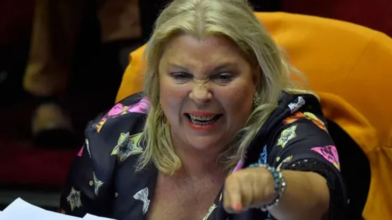 Elisa Carrió se quedó dormida durante el discurso de Macri (Foto)