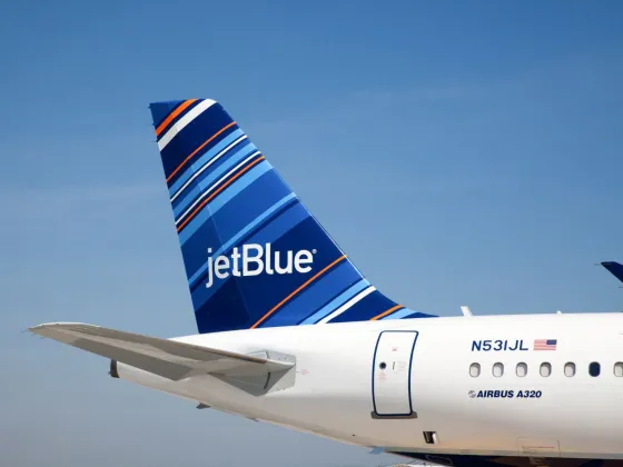 Una aerolínea ofrece vuelos gratis a quienes borren sus fotos de redes sociales