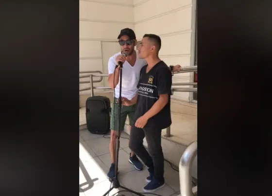 ¡Emocionante! Luciano Pereyra sorprendió a un artista callejero y cantaron juntos. VIDEO