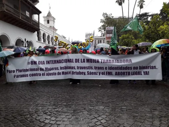 La lluvia no impidió la gran movilización de mujeres en Salta