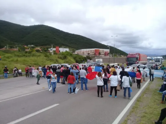 Sin acuerdo con el Gobierno, continúa la lucha docente