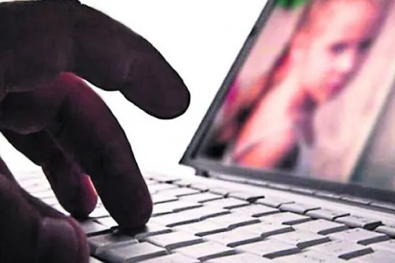 Suministraba pornografía a menores, estaba prófugo y quedó en libertad