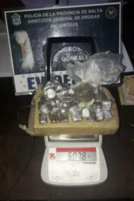 Padre e hija fueron detenidos por vender drogas en Las Lajitas