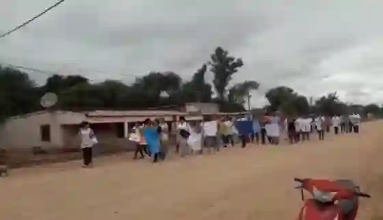 Docentes de La Unión también salieron a las calles. VIDEO