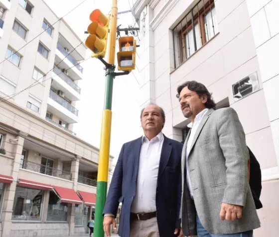 Se habilitaron los semáforos de Santiago del Estero y 20 de febrero