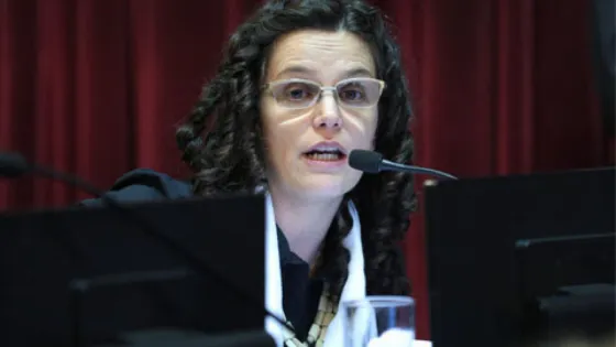 Canje de pasajes: ¿Qué hace Cristina Fiore con los suyos?