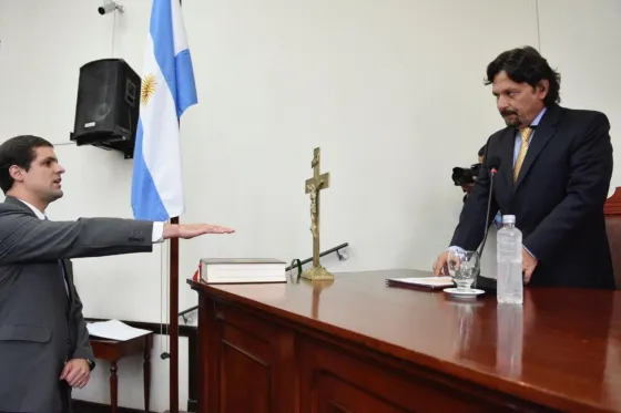 Sáenz tomó juramento a los nuevos jueces de Faltas