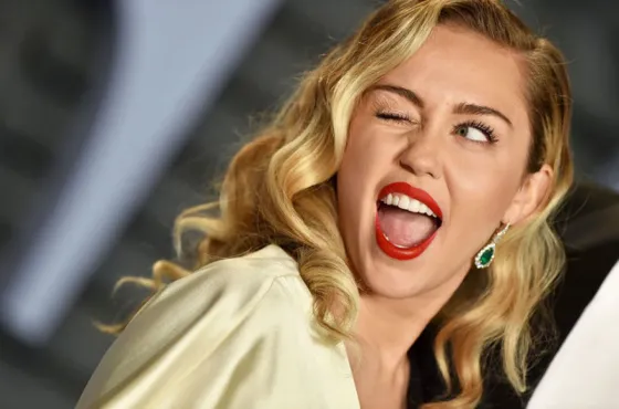 El impresionante cambio de look de Miley Cyrus