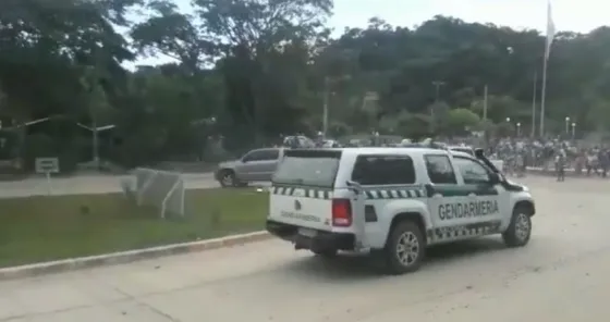 Esquivando piedras, Patricia Bullrich dejó Aguas Blancas. Video