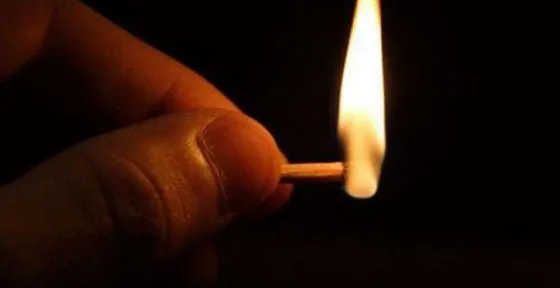 Intentó quemar a su hermano y a su padre con nafta