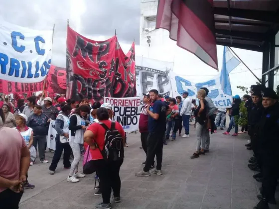 Tensión en el CCM: Organizaciones sociales bloquearon las salidas