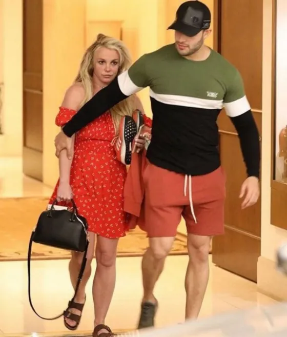 Preocupante: Fotografiaron a Britney Spears saliendo del centro psiquiátrico