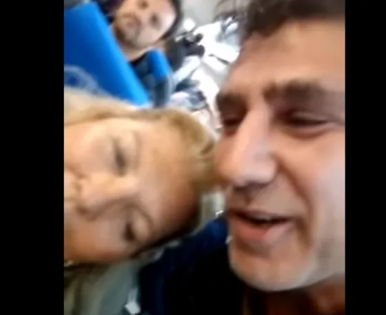 Fuerte escrache a Elisa Carrió en un avión. VIDEO