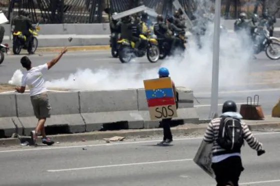 Crisis en Venezuela: Una joven murió tras recibir un disparo en la cabeza