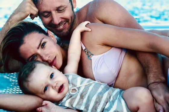 Las tiernas fotos de la China Suarez, Vicuña y Magnolia