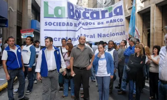 Bancarios acordaron un 19,5% de aumento