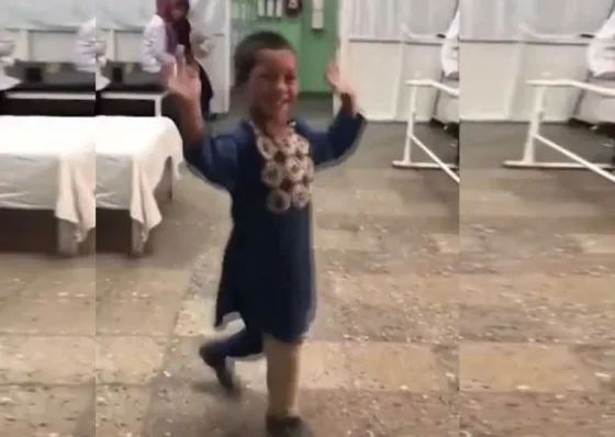 El baile de un niño tras recibir una pierna ortopédica se hace viral. Mirá