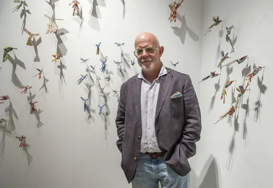“Ciego en una jaula de mariposas”: Imperdible exposición de grandes artistas