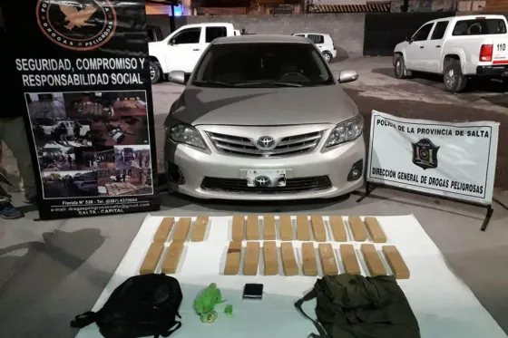 Detuvieron a dos hombres que transportaban 19 kilos de cocaína