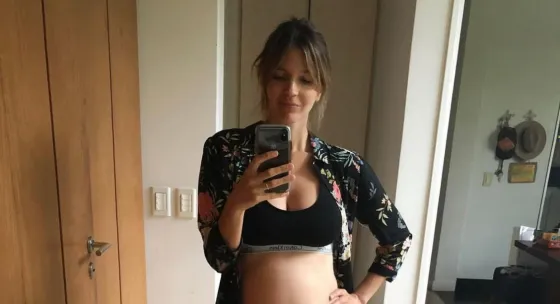 La foto "inusual" de Marcela Kloosterboer con su pancita de 9 meses